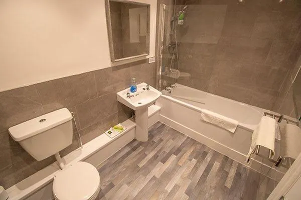 Boutique Penthouse Apartment In Historic Hull Hu1 - Sleeps 6 Kingston upon Hull 0*,